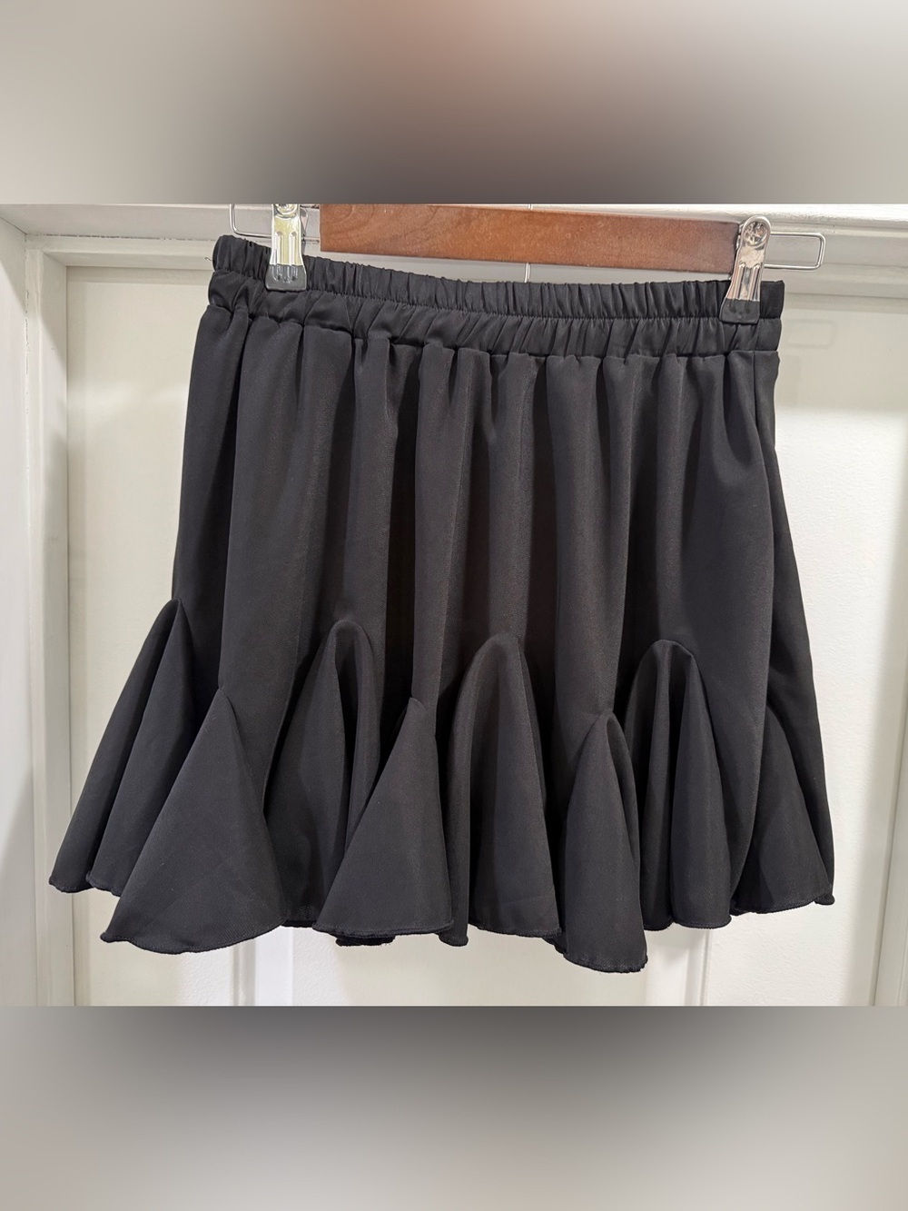 AVIDLOVE  🆕🆕 Black Ruffled Skater Skirt Size Small
